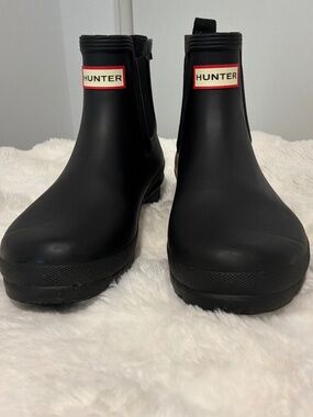 HUNTER Women’s Original Chelsea Waterproof Rain Boots Matte Black Size 10